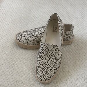 TOMS Women's Black and Cream Espadrilles